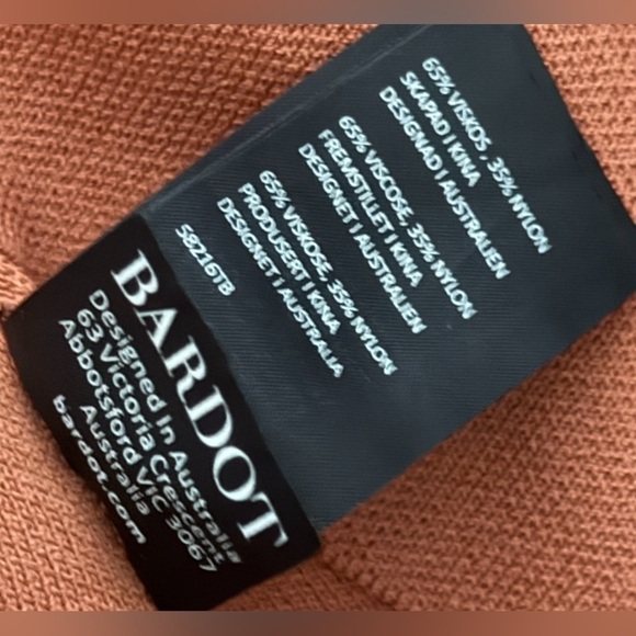 BarDot Terracotta Shade Off-Shoulder Long Sleeve Crop Top Size Medium - Picture 3 of 4